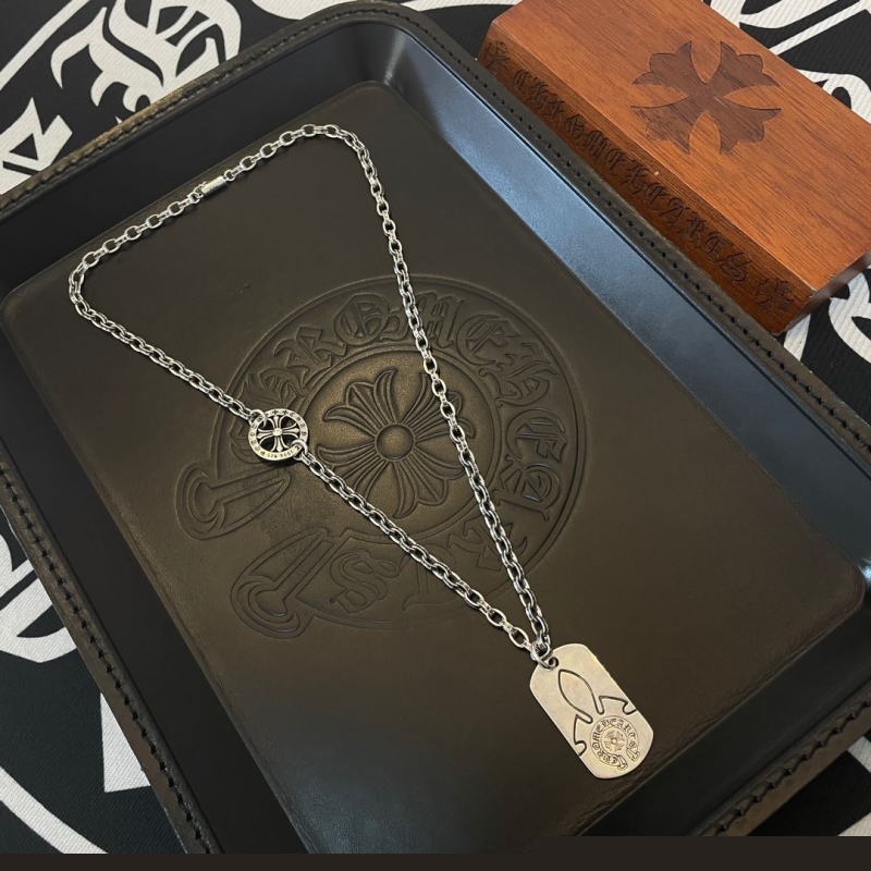 Ch**me He**ts necklaces